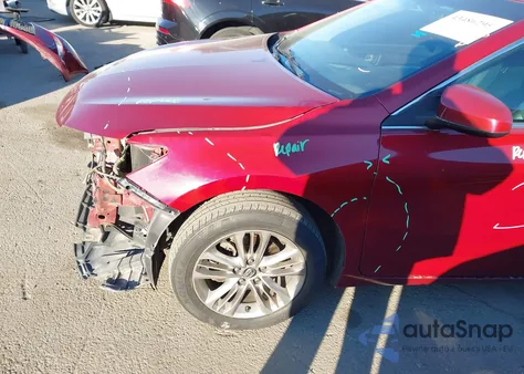 2015 Toyota Camry Se z USA, uszkodzony, nr VIN 4T1BF1FK8FU877449